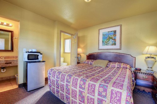 Bayside Inn - image 13