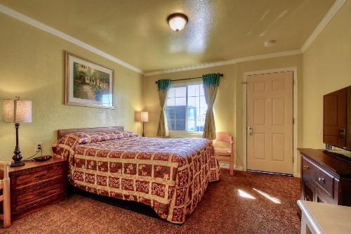Bayside Inn - image 19