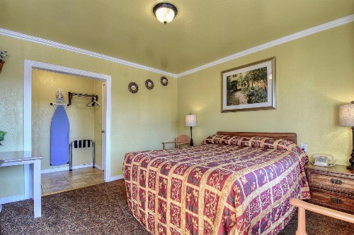 Bayside Inn - image 20