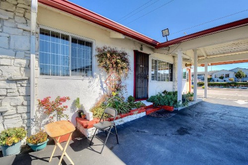 Bayside Inn - image 22