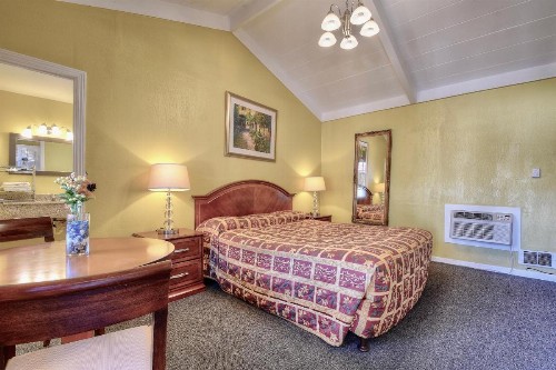 Bayside Inn - image 24