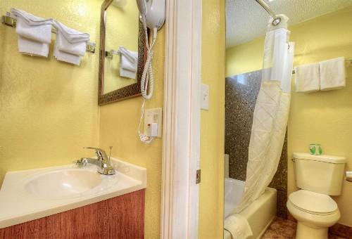 Bayside Inn - image 25