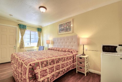 Bayside Inn - image 26
