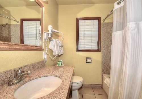 Bayside Inn - image 30