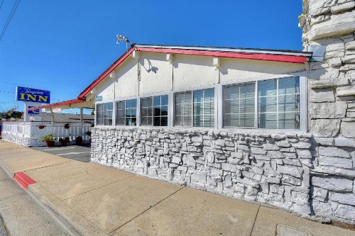 Bayside Inn - image 9