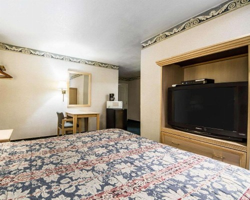 Rodeway Inn Monterey Near Fairgrounds - image 3