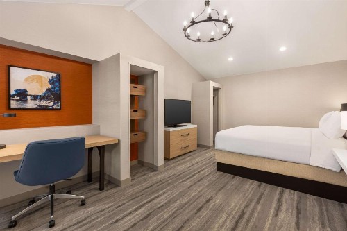 Hilton Garden Inn Monterey - image 29
