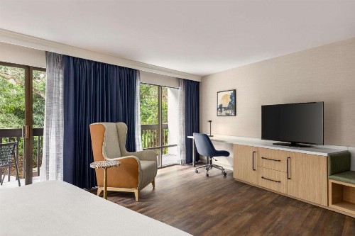 Hilton Garden Inn Monterey - image 38