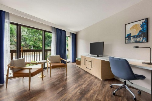 Hilton Garden Inn Monterey - image 40
