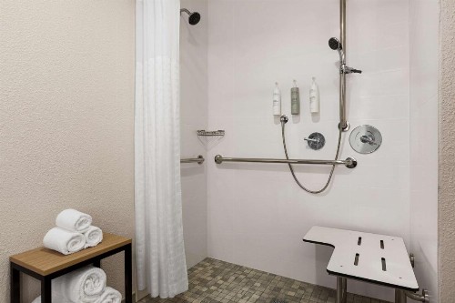 Hilton Garden Inn Monterey - image 49