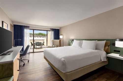 Hilton Garden Inn Monterey - image 50