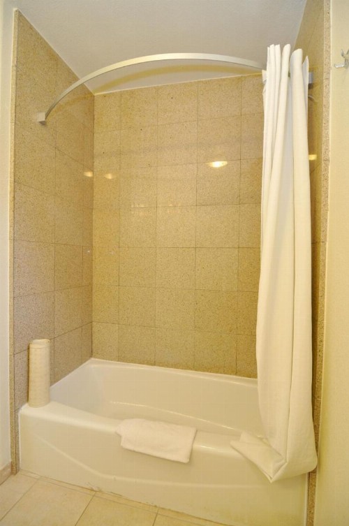 Super 8 by Wyndham Monterey - image 16