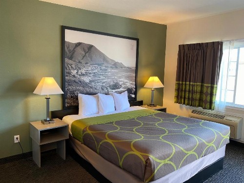 Super 8 by Wyndham Monterey - image 2