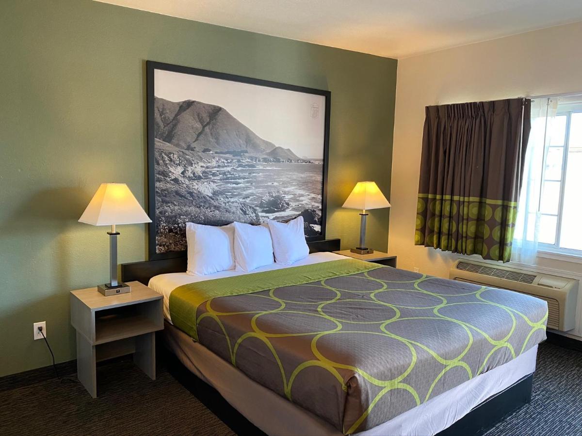Super 8 by Wyndham Monterey - image 2
