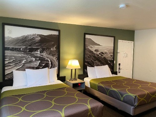 Super 8 by Wyndham Monterey - image 20