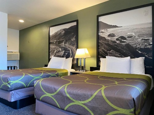 Super 8 by Wyndham Monterey - image 9