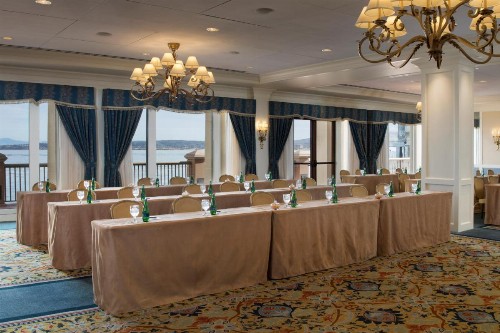 Monterey Plaza Hotel & Spa - image 19