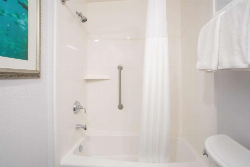 Hampton Inn Monterey - image 17