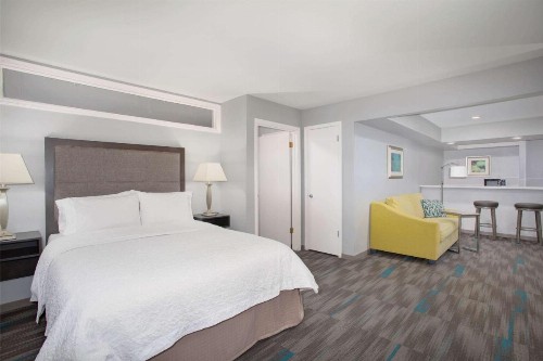 Hampton Inn Monterey - image 18