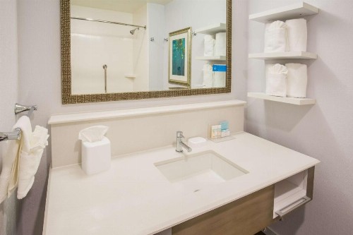 Hampton Inn Monterey - image 26