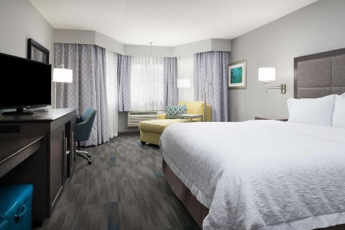Hampton Inn Monterey - image 27
