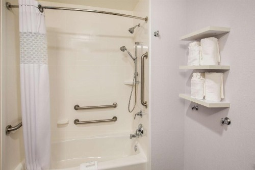 Hampton Inn Monterey - image 28