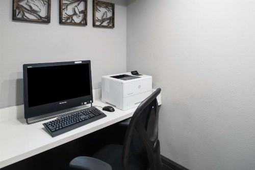 Hampton Inn Monterey - image 34