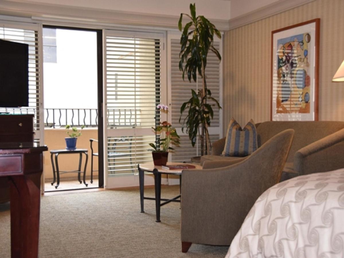 Monterey Bay Inn - image 2