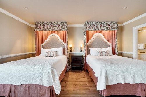 Spindrift Inn - image 9