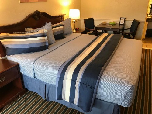 Monterey Pines Inn - image 12