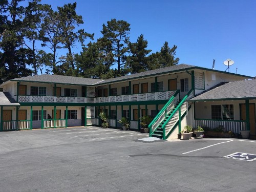 Monterey Pines Inn - image 13