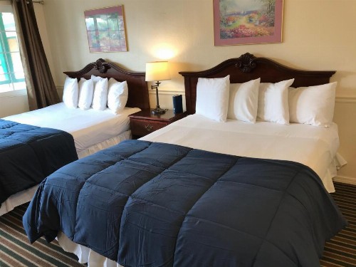 Monterey Pines Inn - image 15