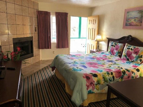 Monterey Pines Inn - image 19