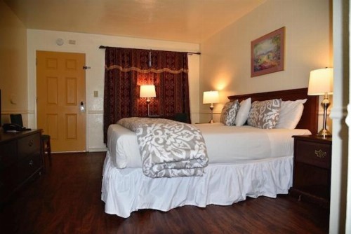 Monterey Pines Inn - image 20