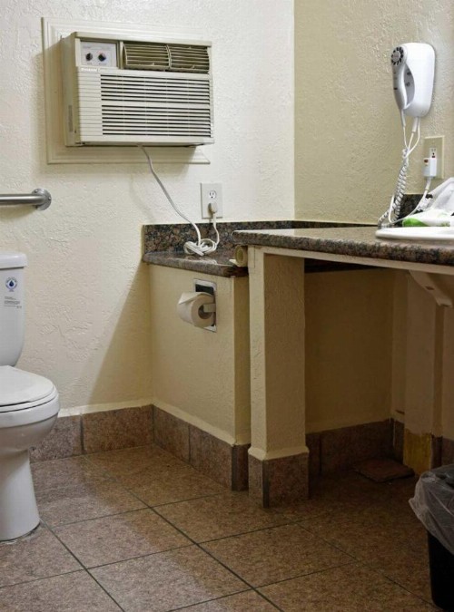 Monterey Pines Inn - image 24