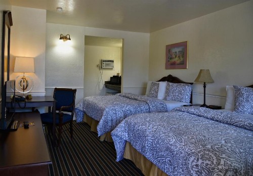 Monterey Pines Inn - image 7