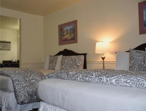 Monterey Pines Inn - image 8