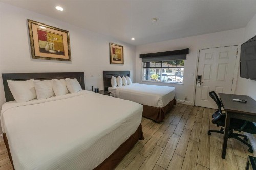 Monterey Surf Inn - image 10