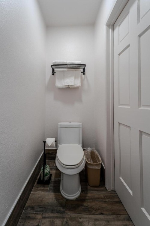 Monterey Surf Inn - image 11