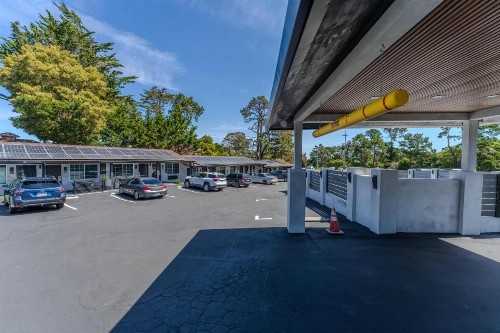 Monterey Surf Inn - image 17
