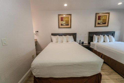 Monterey Surf Inn - image 18