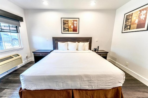 Monterey Surf Inn - image 4