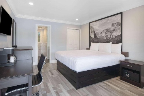 Super 8 by Wyndham Monterey/Carmel - image 17