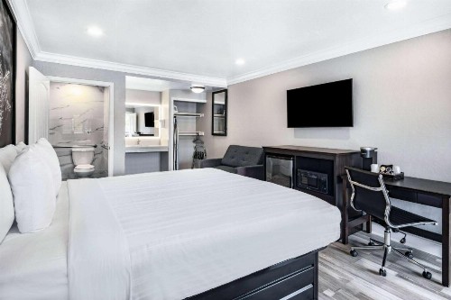 Super 8 by Wyndham Monterey/Carmel - image 20
