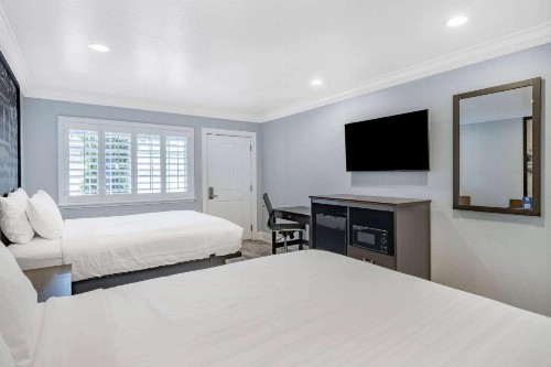 Super 8 by Wyndham Monterey/Carmel - image 25