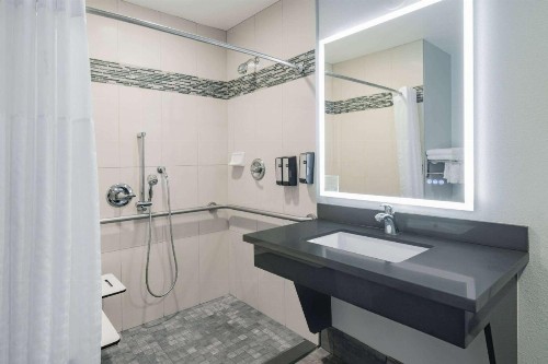 Super 8 by Wyndham Monterey/Carmel - image 27
