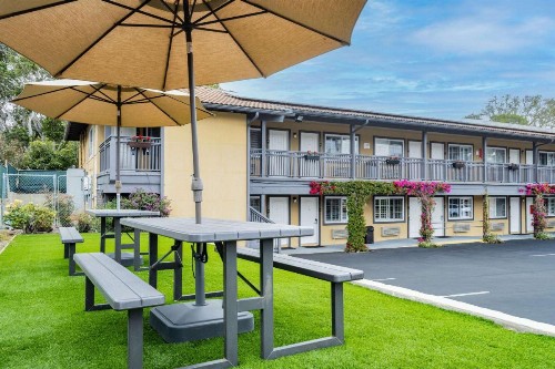 Super 8 by Wyndham Monterey/Carmel - image 37