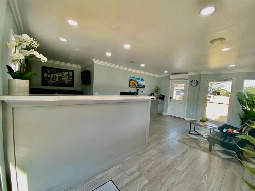 Super 8 by Wyndham Monterey/Carmel - image 43