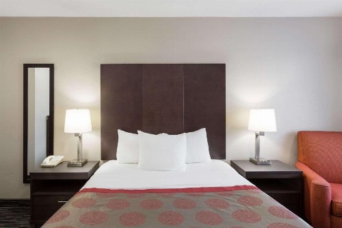Ramada by Wyndham Monterey - image 13