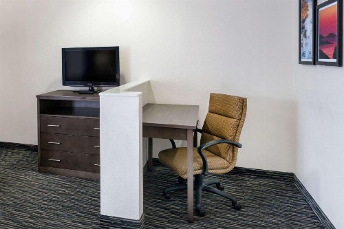Ramada by Wyndham Monterey - image 14